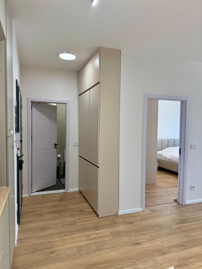 Modern Apt Near Bus Station - B&B