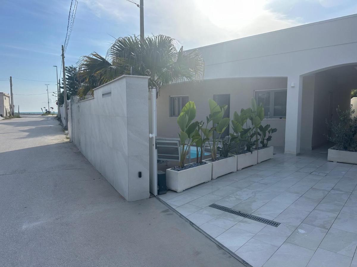 Villetta Kennedy a 20 mt dal Mare - B&B Santa Maria del Focallo