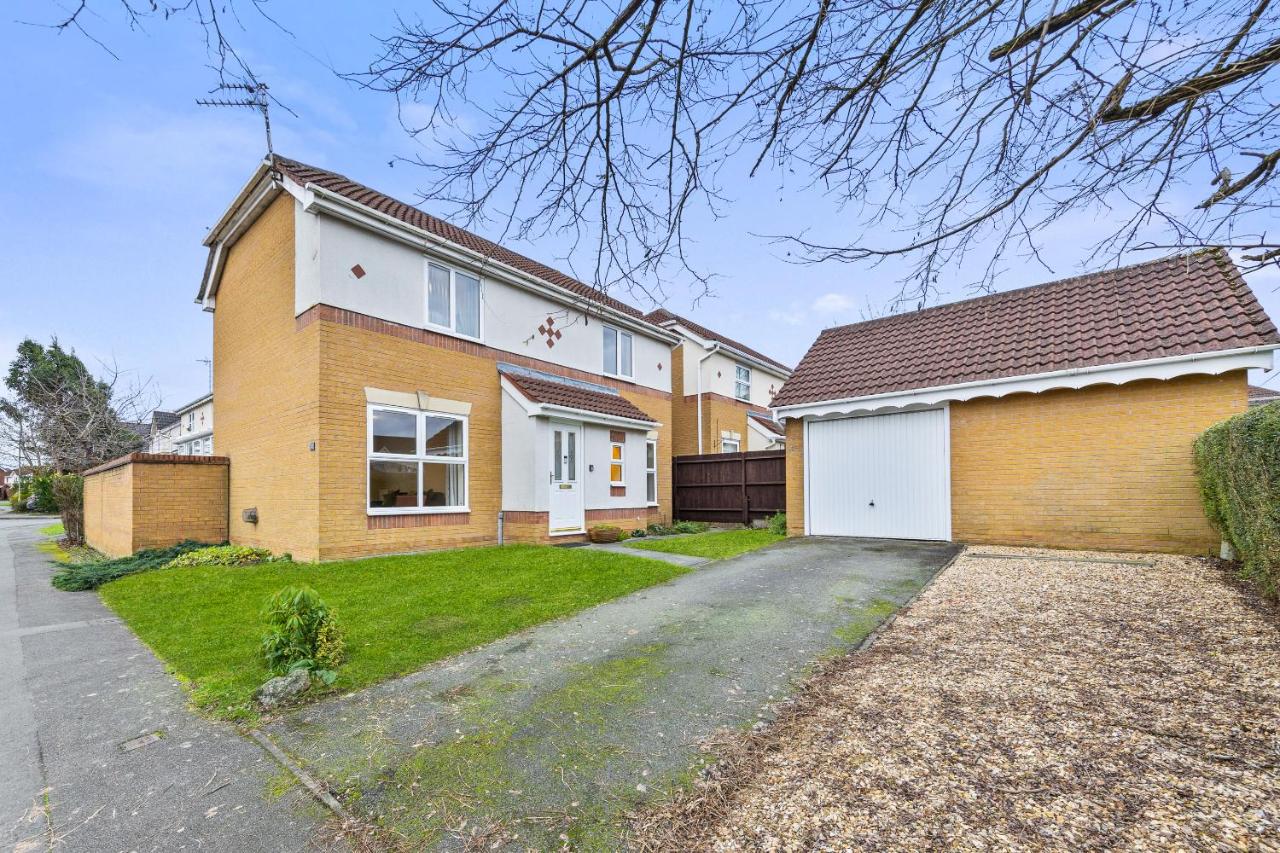 Spacious 4Bed, Sleeps 9, M1&M69, Free Parking and Garden, Contractors and Long Stays - B&B Leicester