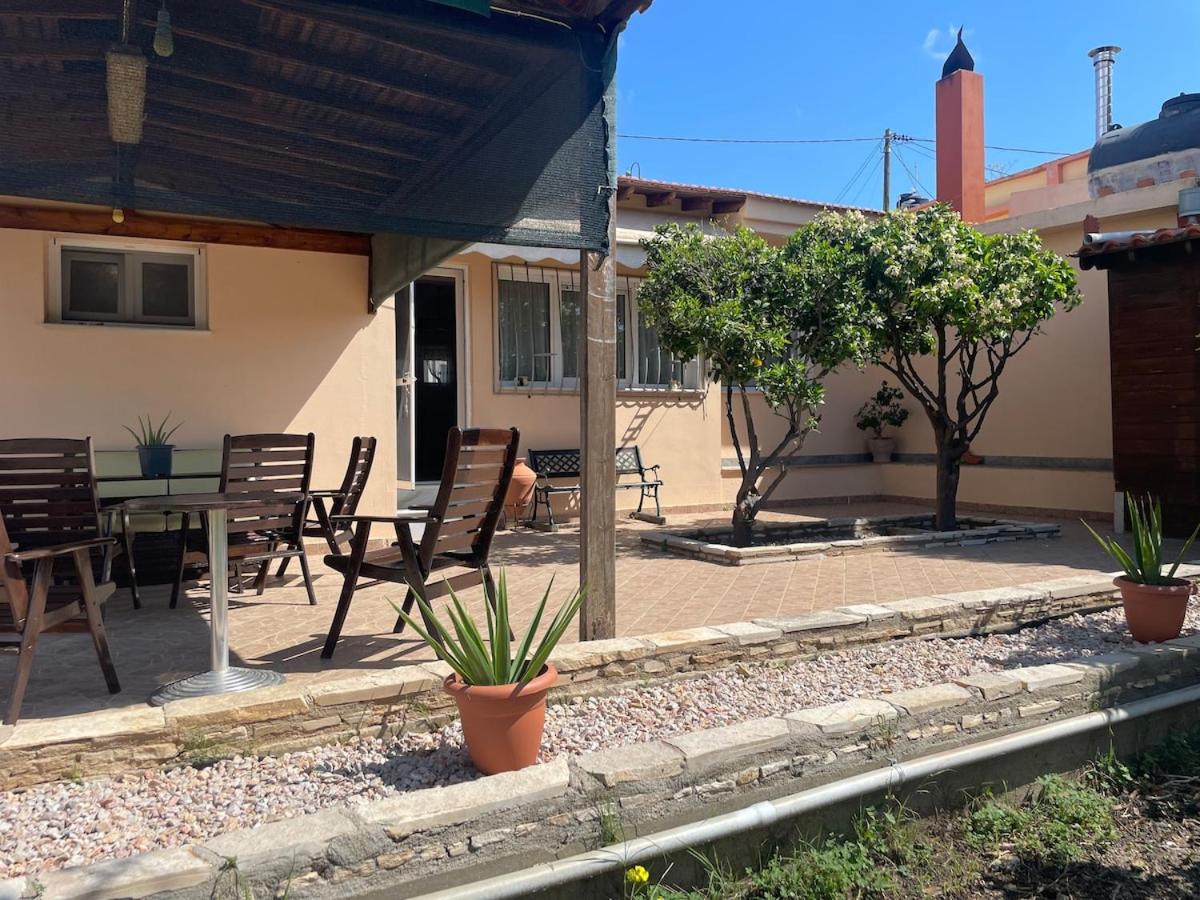 House Garden in Kalamoti - B&B