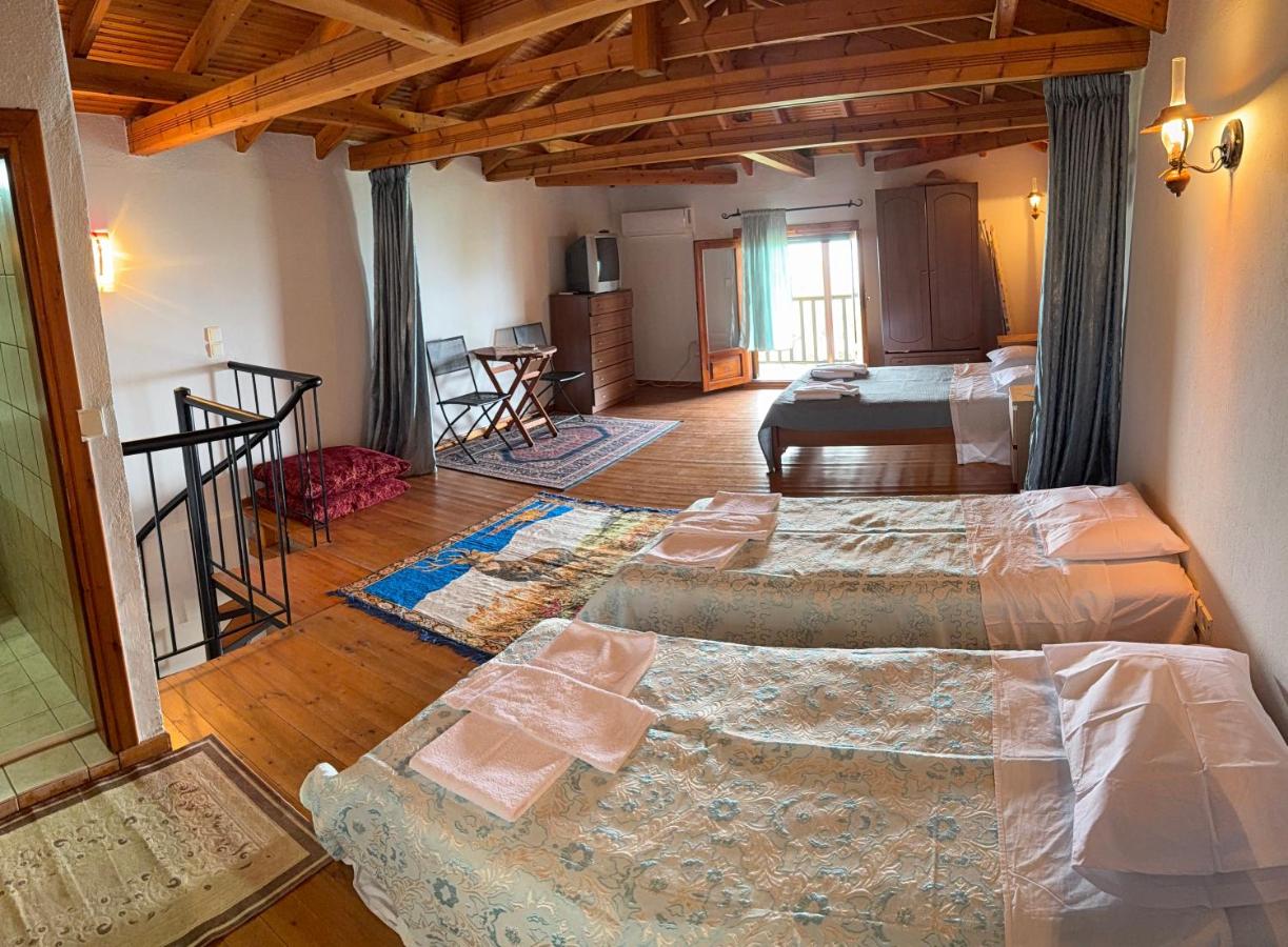 Wooden Harmony - B&B Kryopigi