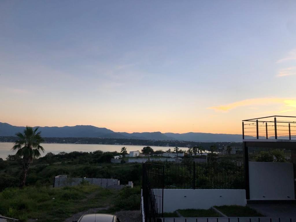 Hermosa casa vista al lago - B&B