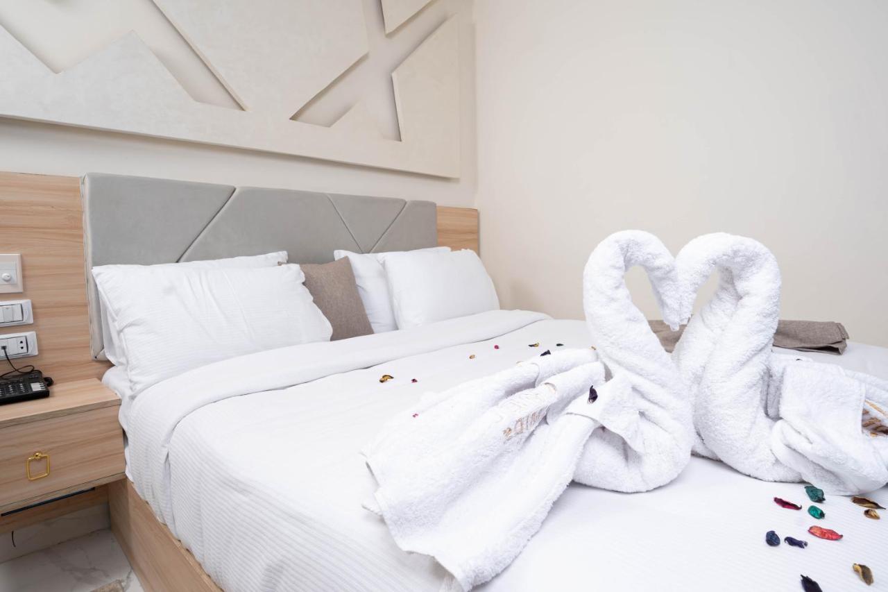 Deluxe Double Room with Pyramids View 