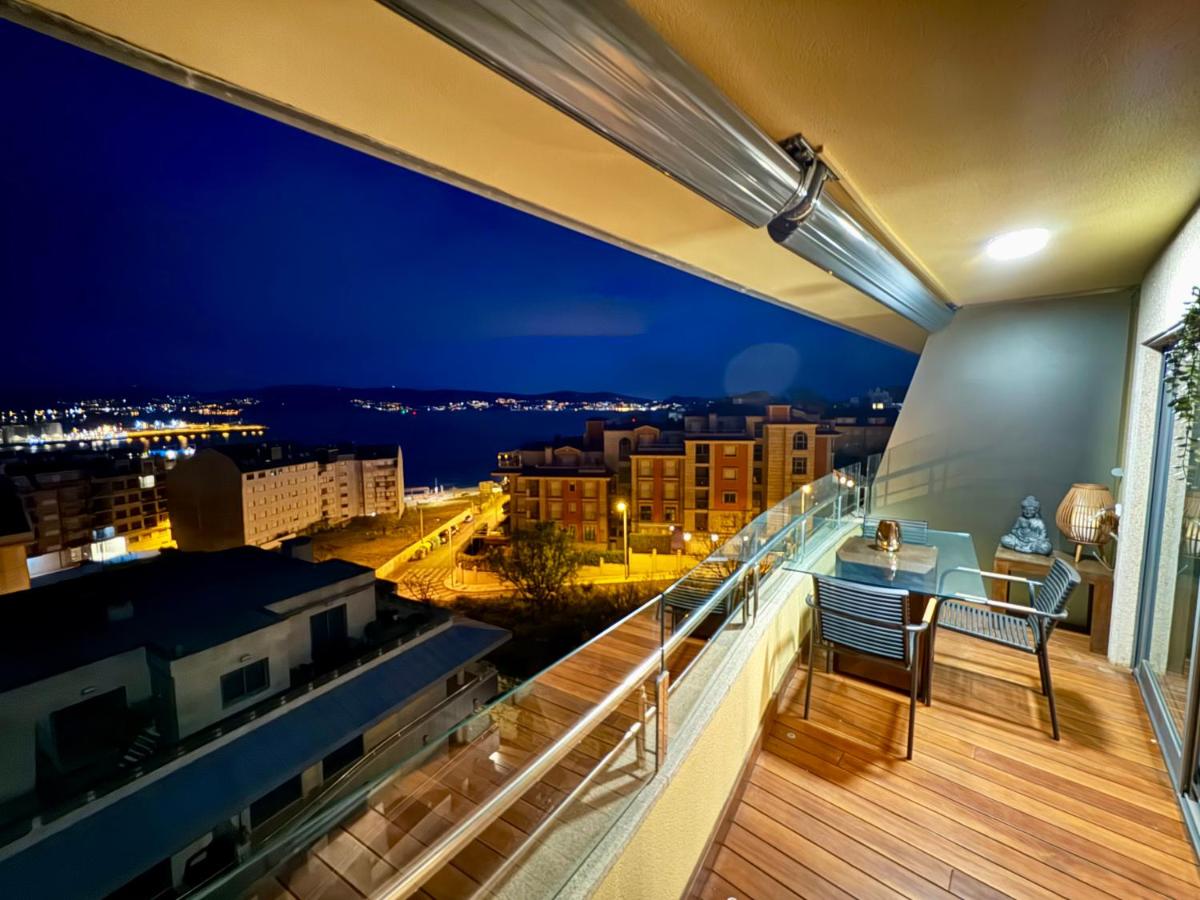 Sanxenxo, Apartamento 1 hab con vistas al mar, piscina, garaje y a 150 mts de la Playa Silgar - Chambres d'hôtes Sanxenxo