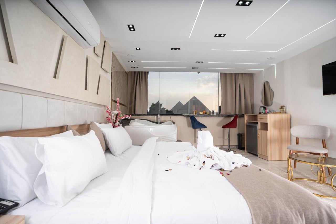 Deluxe Double or Twin Room with Spa Bath Pyramids View