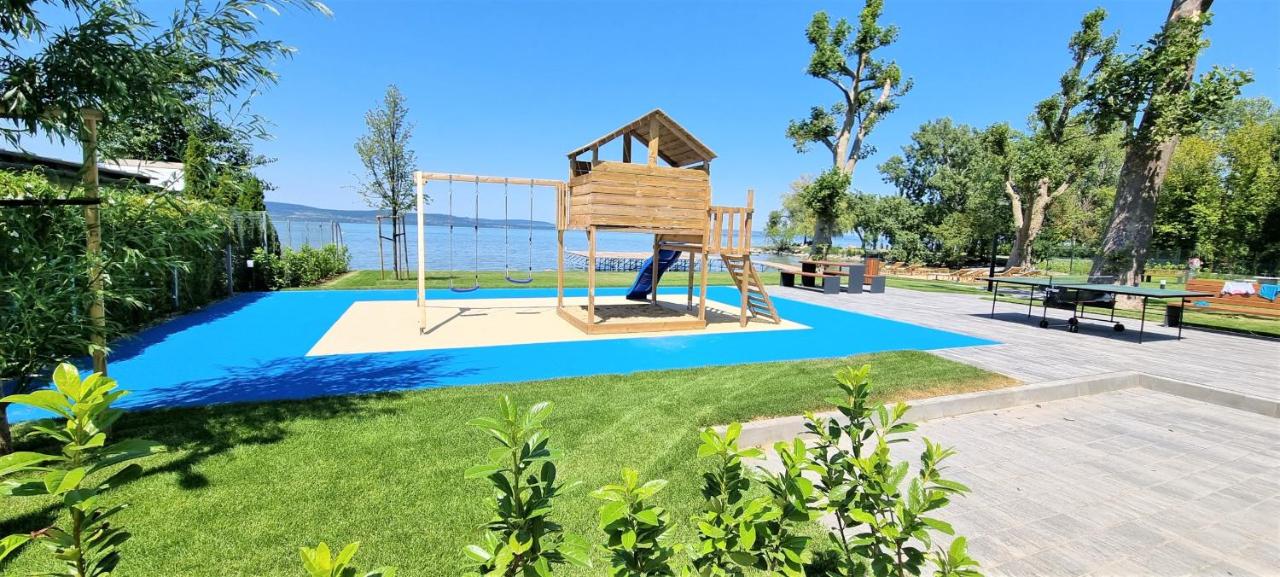 Platán Experience Apartman with lakeview - Ferienwohnung