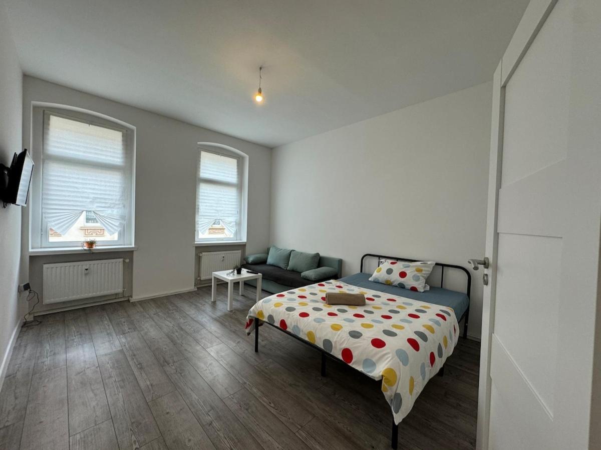New flat for 7 Special price per month 4 Rooms - B&B Zeitz