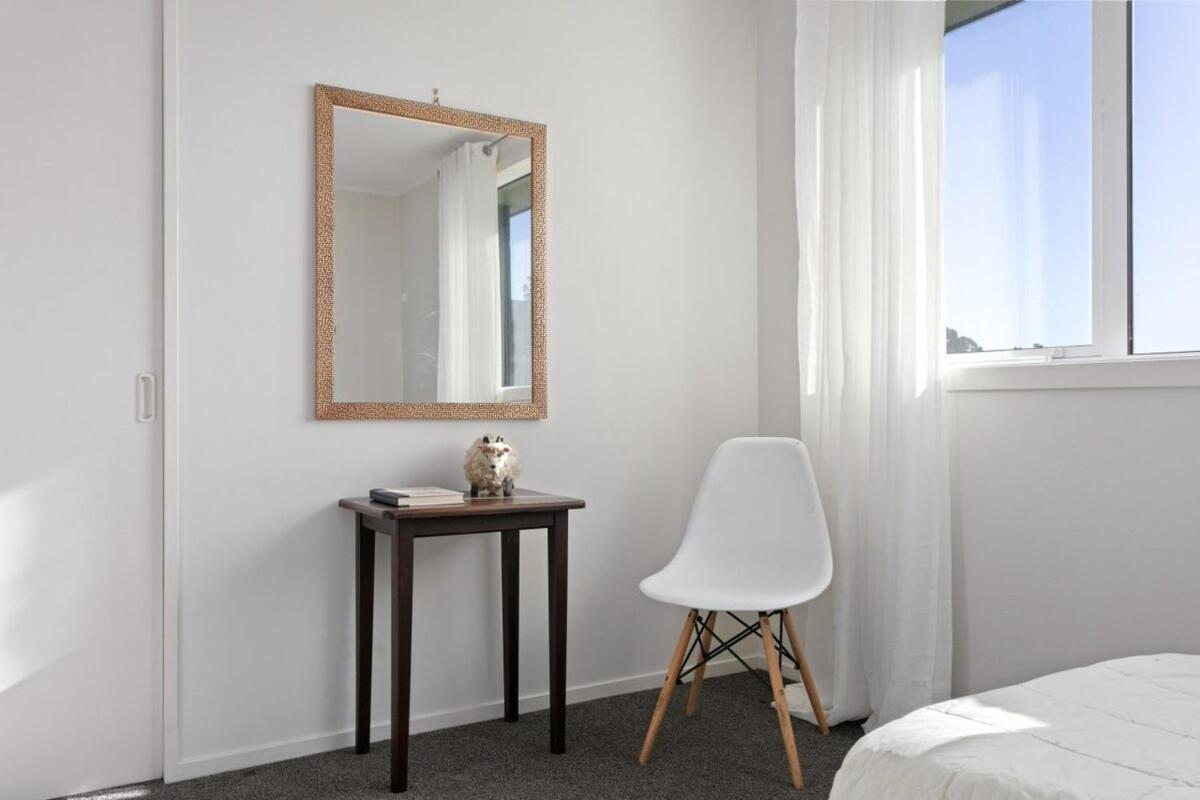 NEW - Farm House Near Town! - B&B Gisborne