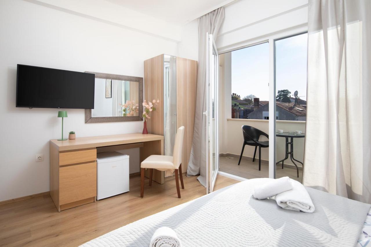 Queen Room with Pool View