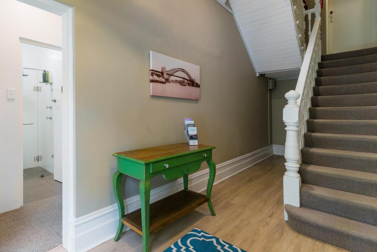 Sun Drenched Ground Floor Studio with Patio - B&B Sídney