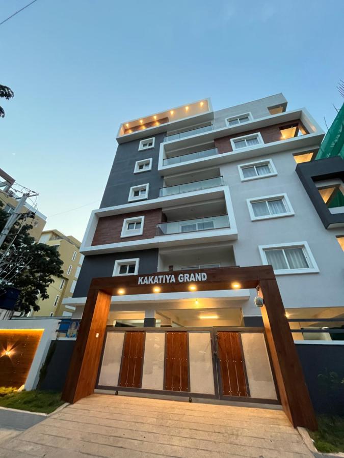 Kakatiya Grand - Ferienwohnung