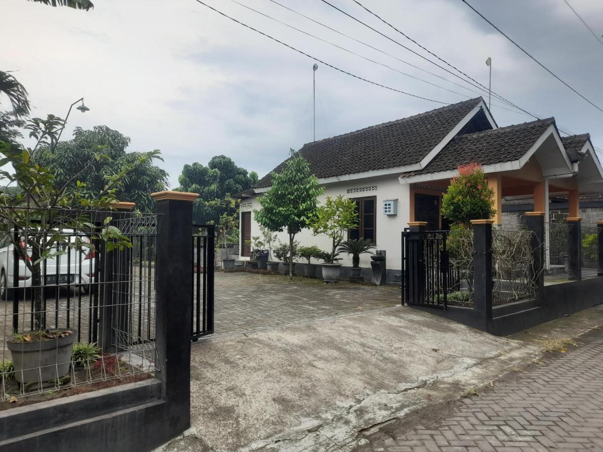Ndalem Katresnan Kalongan "Homestay" - Ferienwohnung Candi Prambanan
