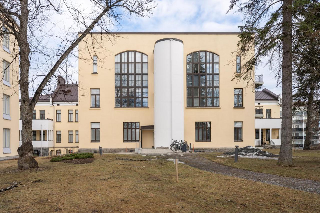 Stunning Loft with Water View & Free Garage Parking - B&B