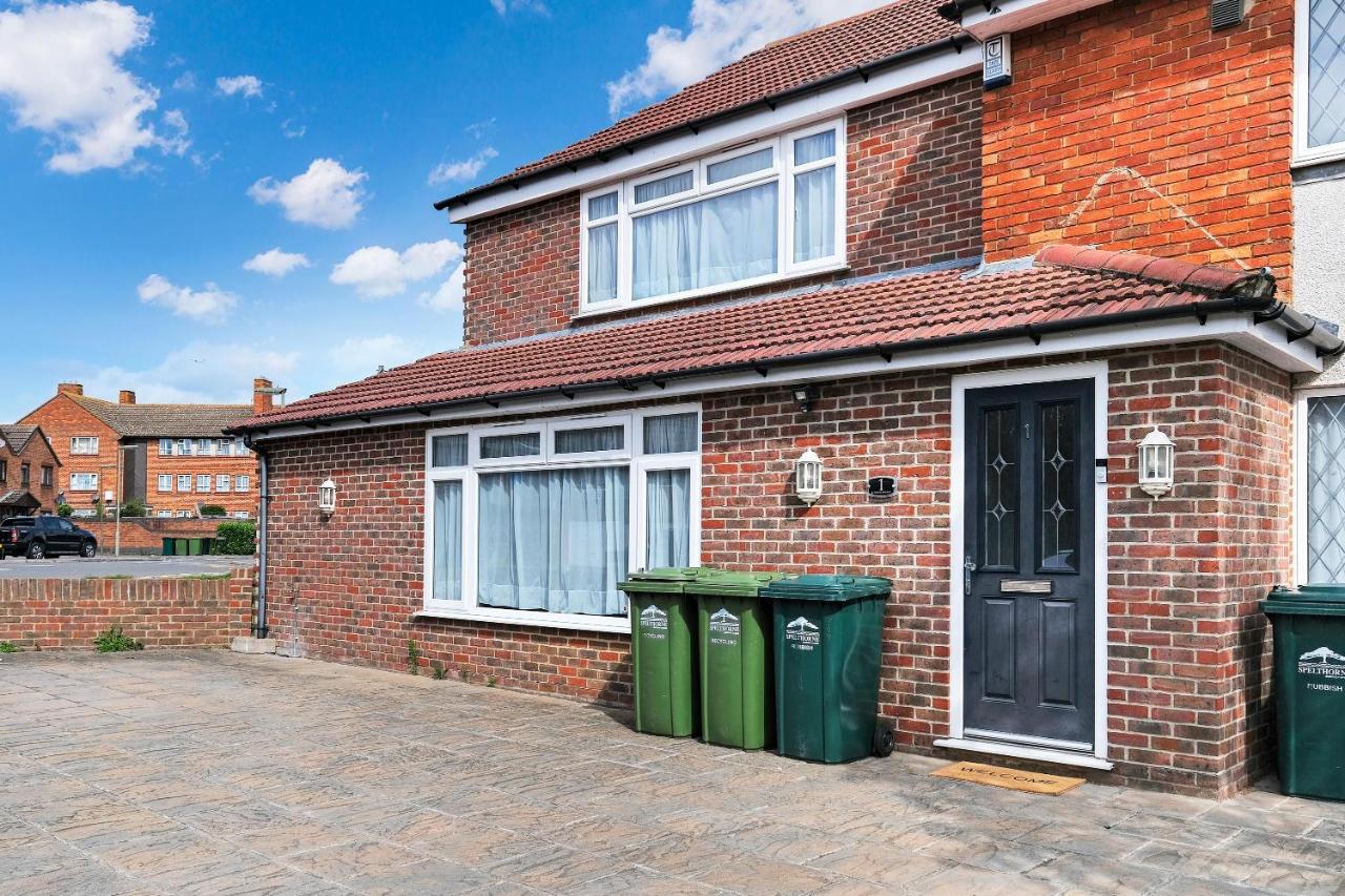 Elegant 5 Bedroom and 3 Bathroom Home in St Annes - B&B Stanwell