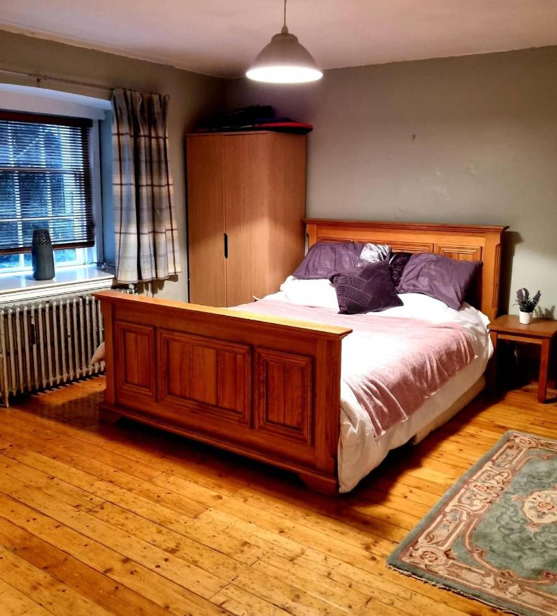 A Basement Apartment - Bed and Breakfast