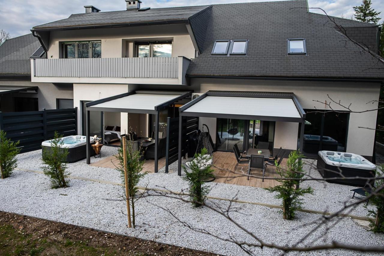 Deluxe One-Bedroom Apartment with Hot Tub and Patio