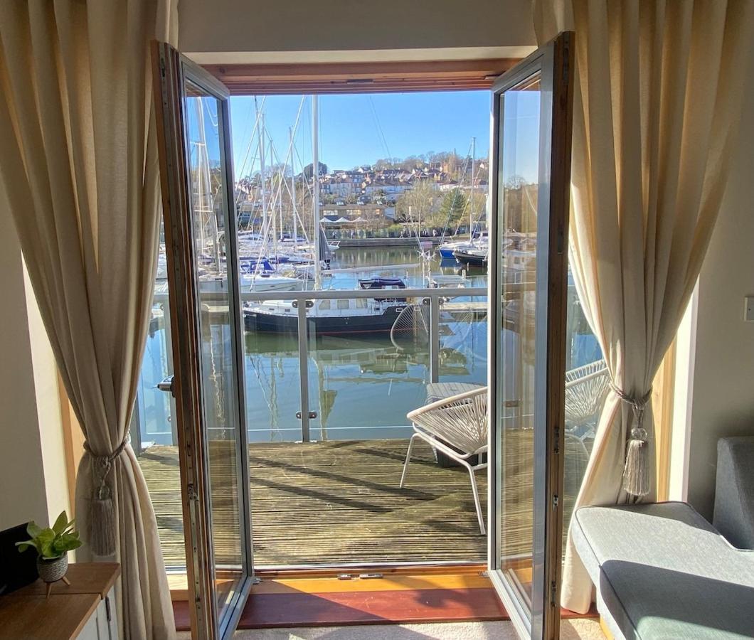 Stunning Marina Apartment - B&B Portishead
