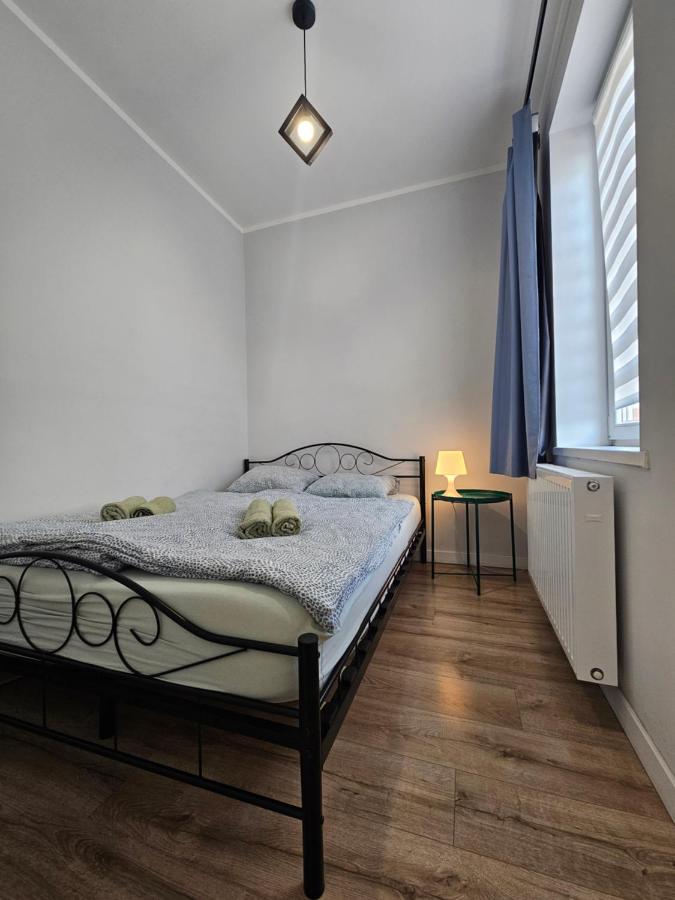 Apartamenty KDN Metalowców - Bed and Breakfast
