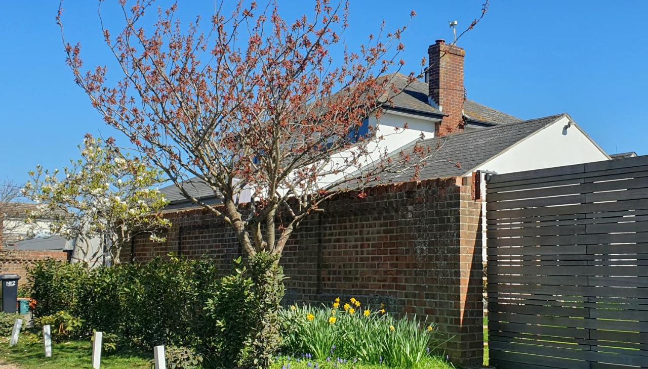 Island Retreat with HotTub - Bed and Breakfast West Mersea