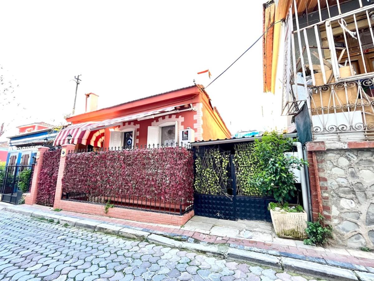 Stay in a House with Sea View in Historical Elevator Mansion - Bed and Breakfast Konak