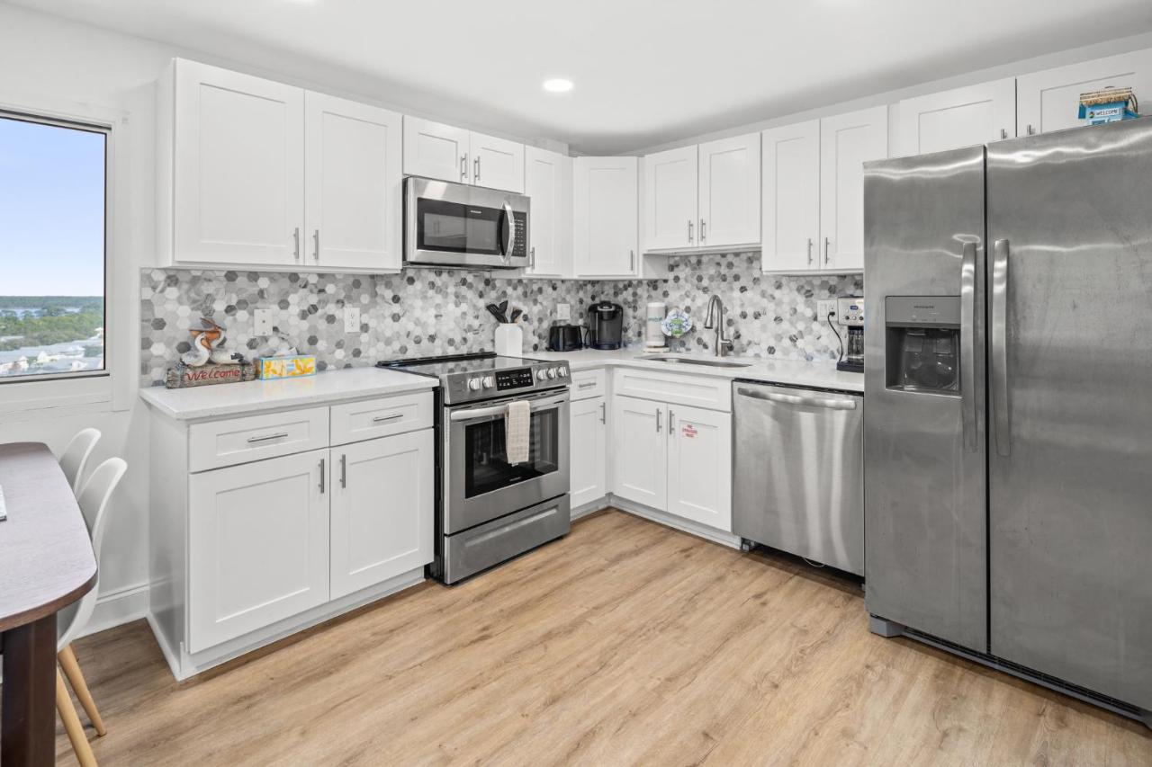 Pinnacle Port Penthouse 15 - Bed and Breakfast Carolina Beach