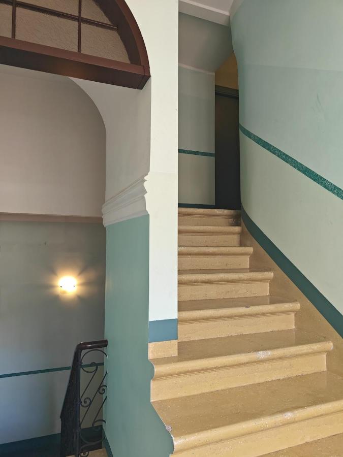 City heart, from 9,8 host, loft view, free parking - B&B