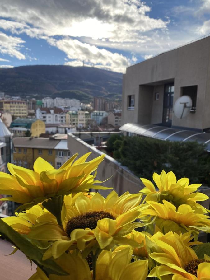 Central Location with parking by He-Ra Apartments Skopje - Chambres d’hôtes Skopje