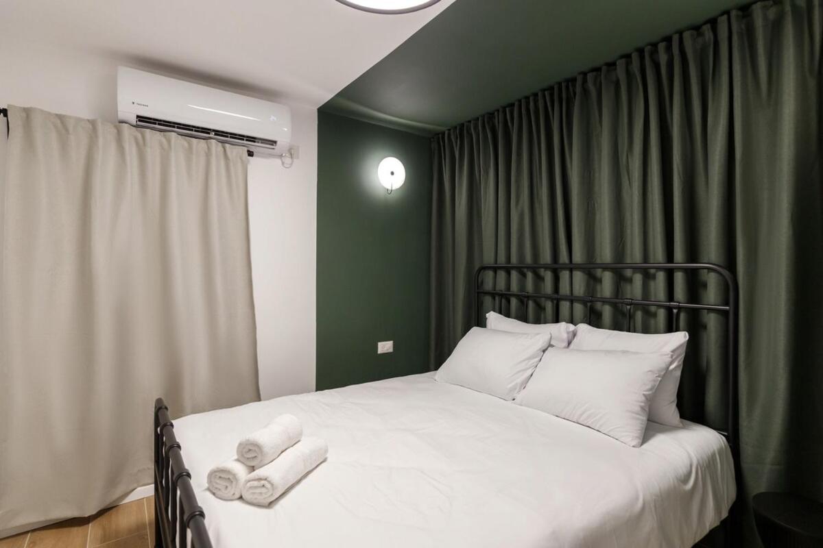 Lovely New Central Apartment 2 - B&B