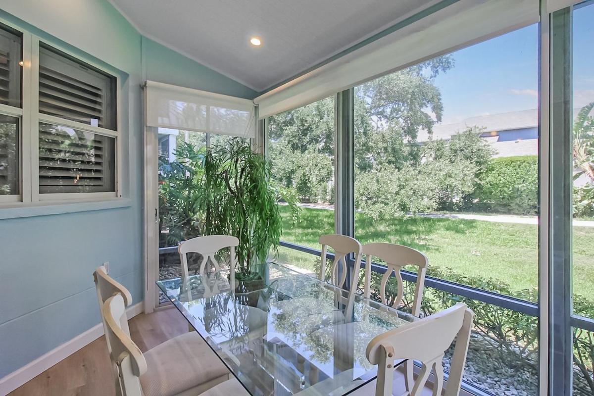 Updated 2BR Siesta Key condo with private beach access - Bed and Breakfast Siesta Key