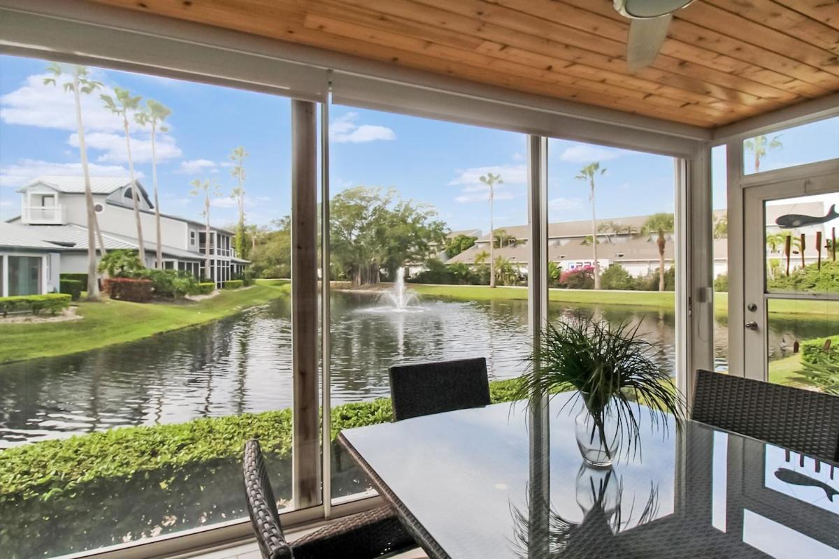 Lakefront Siesta Key condo with private beach access - Bed and Breakfast Siesta Key