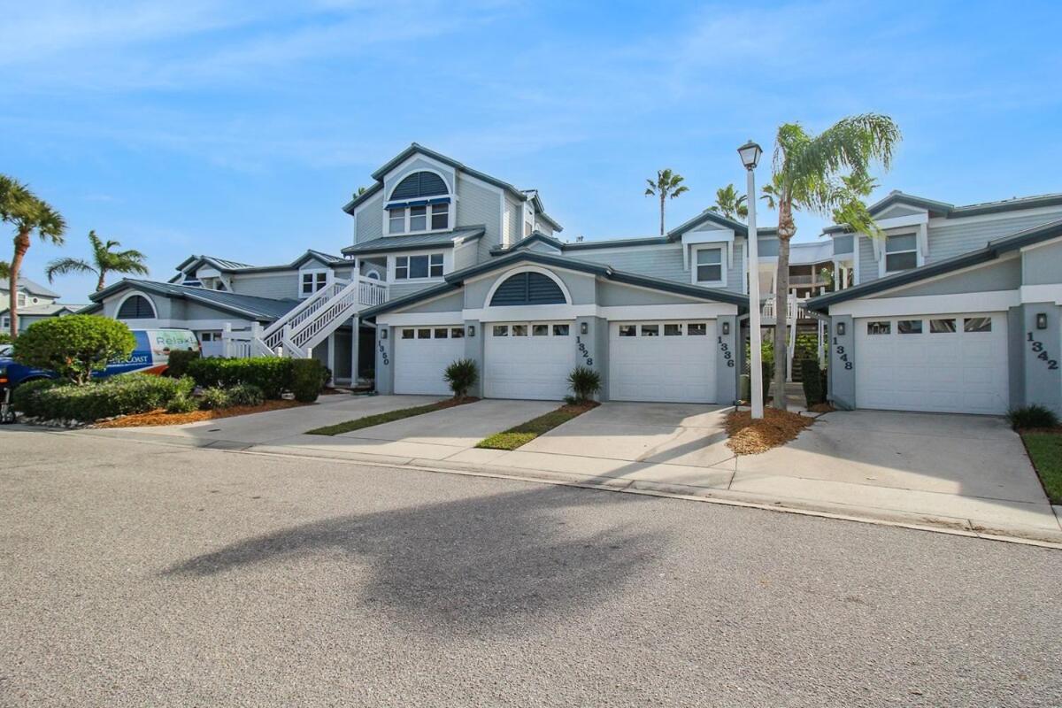 2BR ground floor Siesta Key condo steps from the pool and short walk to the beach - Ferienwohnung Siesta Key