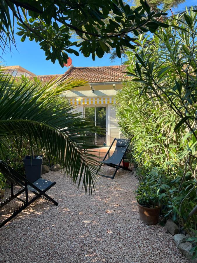 YŪGEN PALLADIO - Fully renovated Studio on a prime location, Direct Beach Access, Heated Pool, Private terrace & patio, Private Parking lot - Chambres d’hôtes