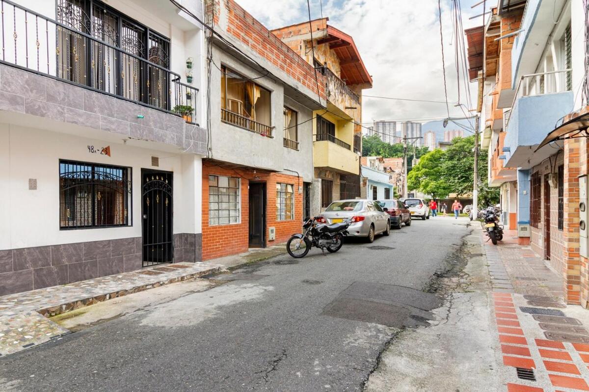 Studio apartment in La Floresta near the subway - Chambres d’hôtes Medellín