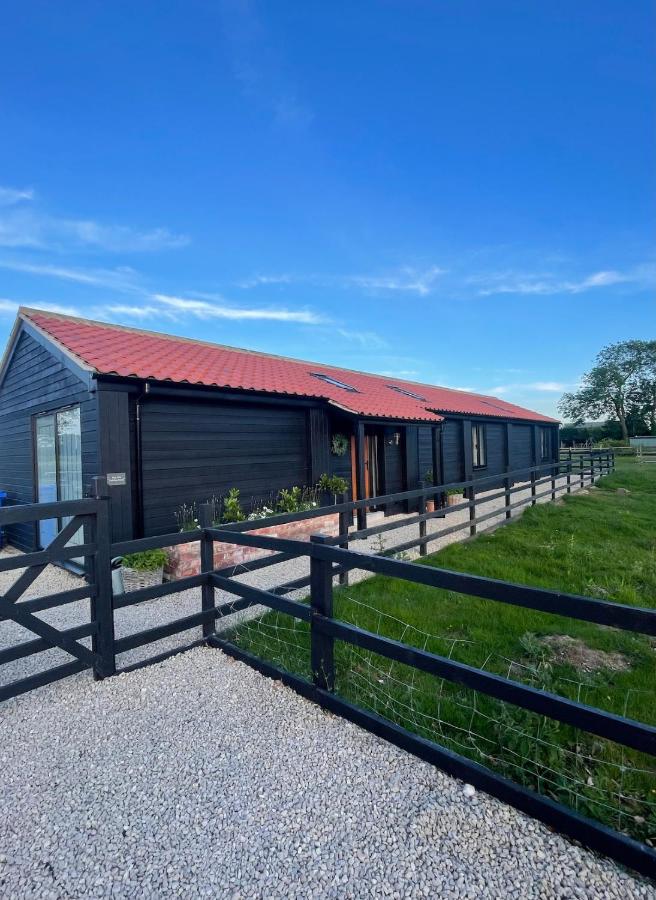 The Old Potting Shed - 2 bed cottage with hot tub - Chambres d'hôtes Low Catton