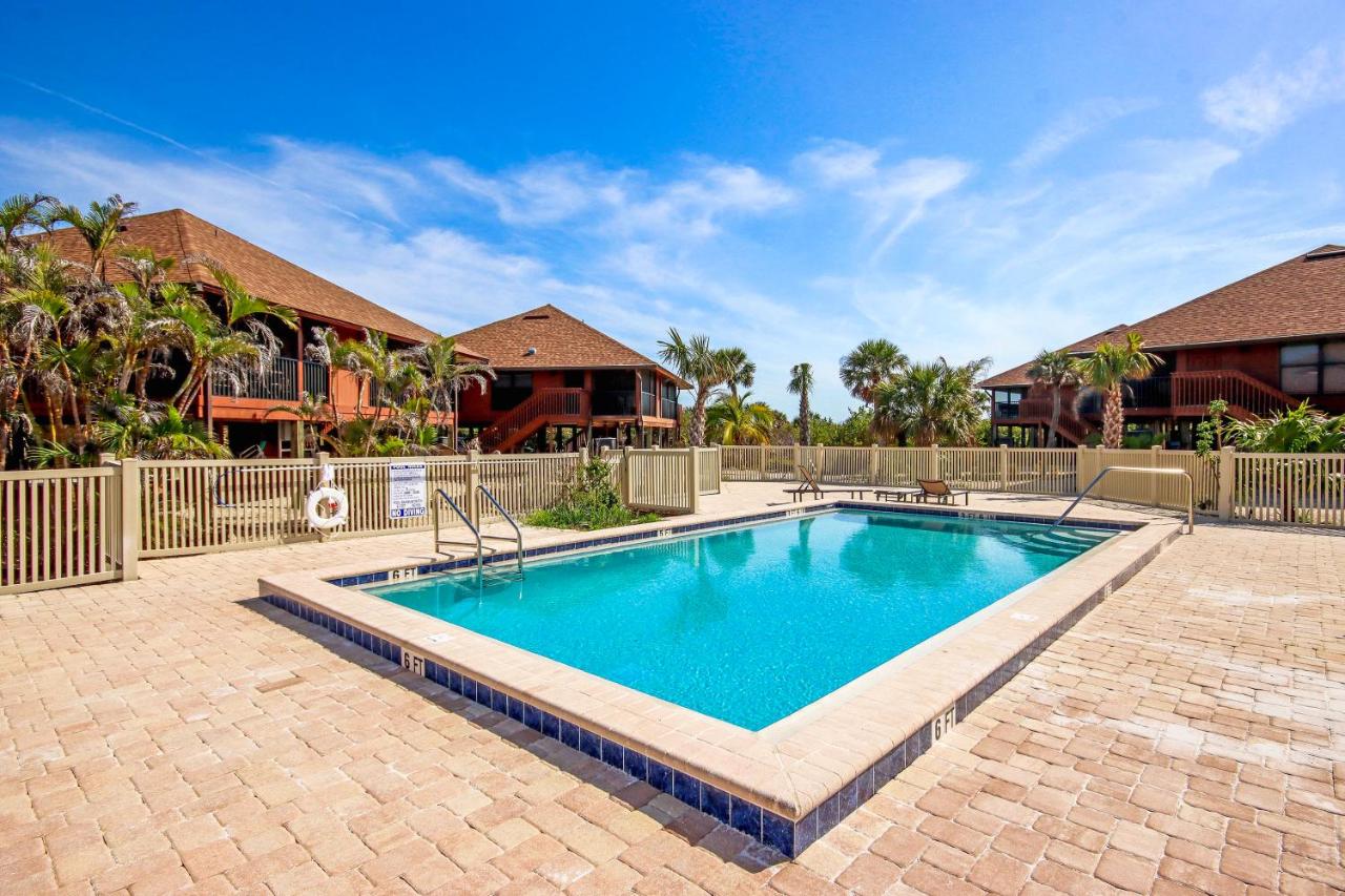 Bright and Breezy Poolside Escape on Sanibel Island - B&B