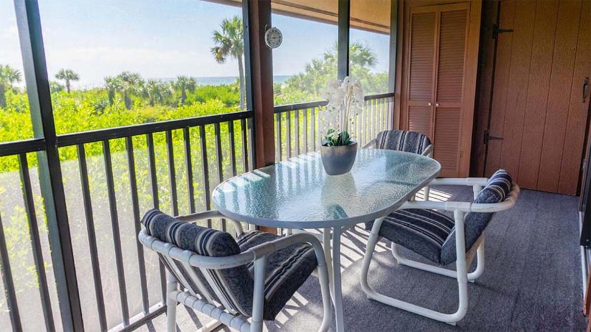 Cozy Coastal Haven - Your Relaxing Sanibel Getaway - Private Beach - Pet Friendly - Signal Inn 07 - Ferienwohnung Sanibel