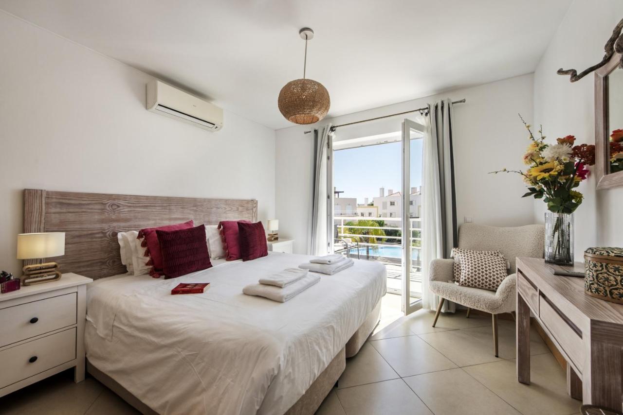 One-Bedroom Apartment with Pool View