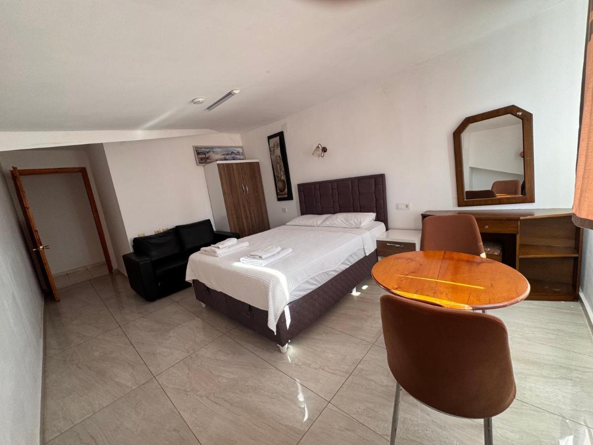 Habitación Familiar con vista lateral al mar