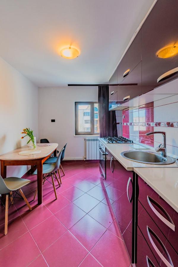 M Apartment aproape de plaja - Chambres d’hôtes