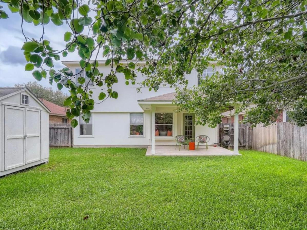 Austin Cozy Hideout - Bed and Breakfast Leander