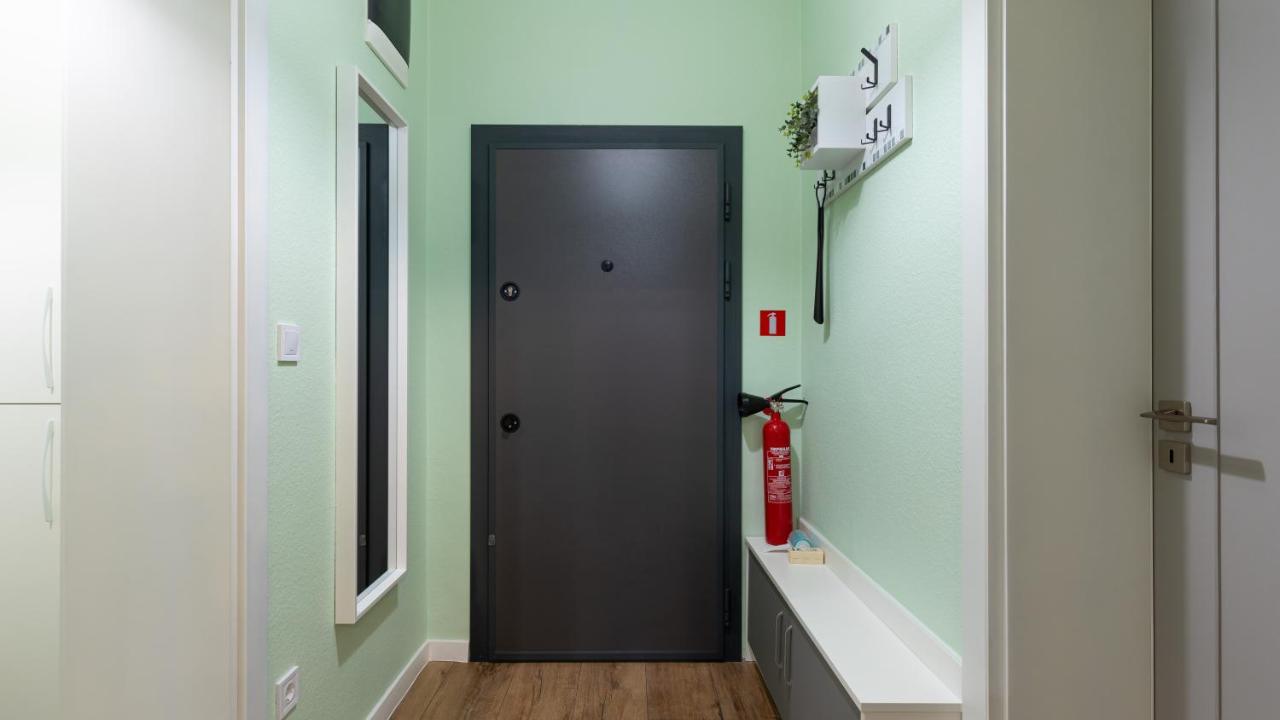 LIMIDI HOMES --- Spacious Two-Bedroom Apartment in City Centre --- Ideal Location for Exploring Veliko Tarnovo - B&B