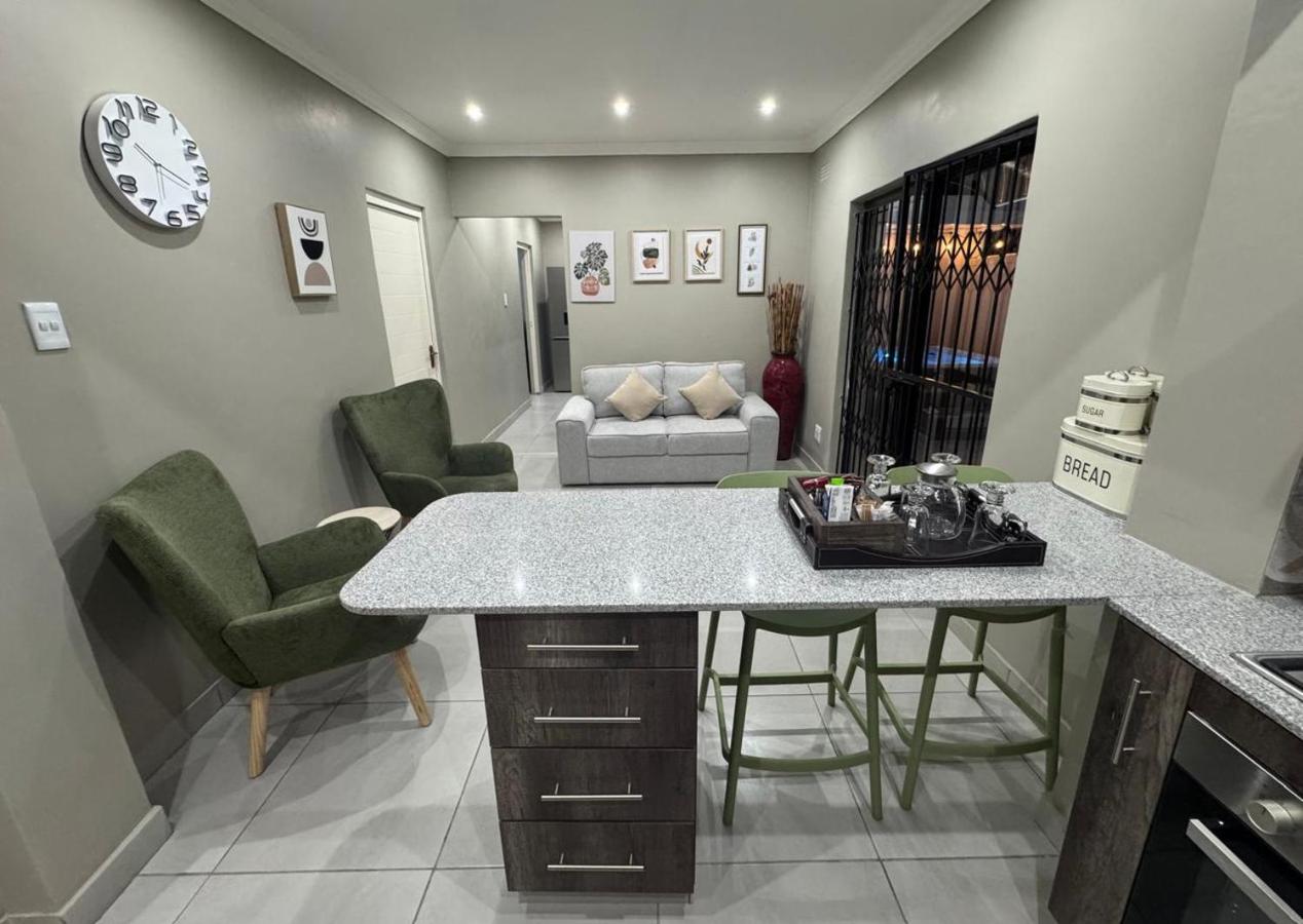 Durban Holiday Apartments by Mieli Estates , Unit 6 - B&B Durban