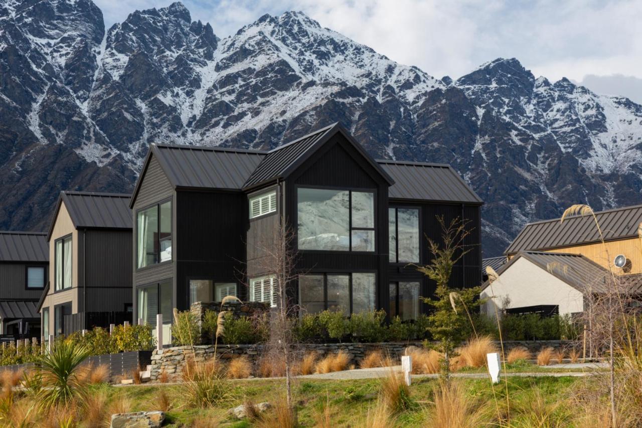 Golfers and Skiers Retreat - Jacks Point Home - B&B
