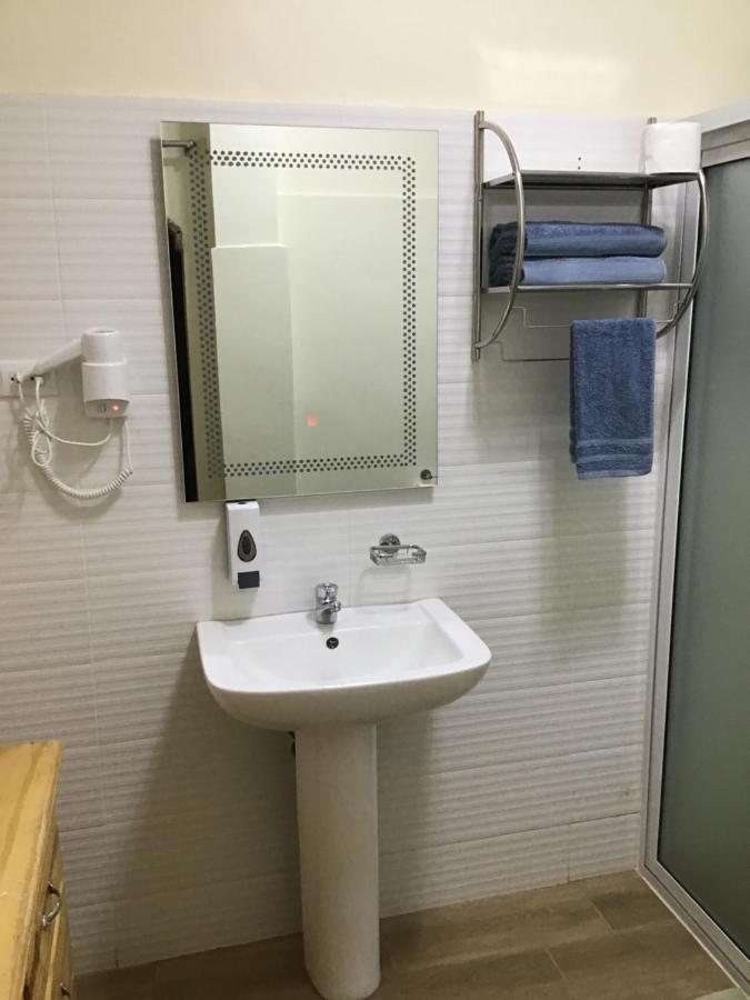 Deluxe Double Room (1 adult + 2 children)