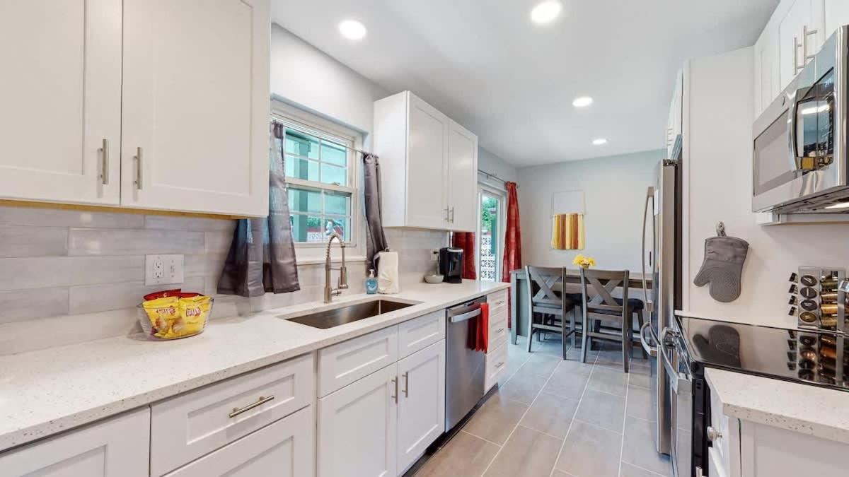 Updated Family Unit with Two King Beds - B&B Denver
