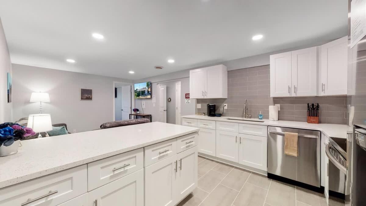 Spacious Lower Unit Updated Two King Beds in Denver - B&B