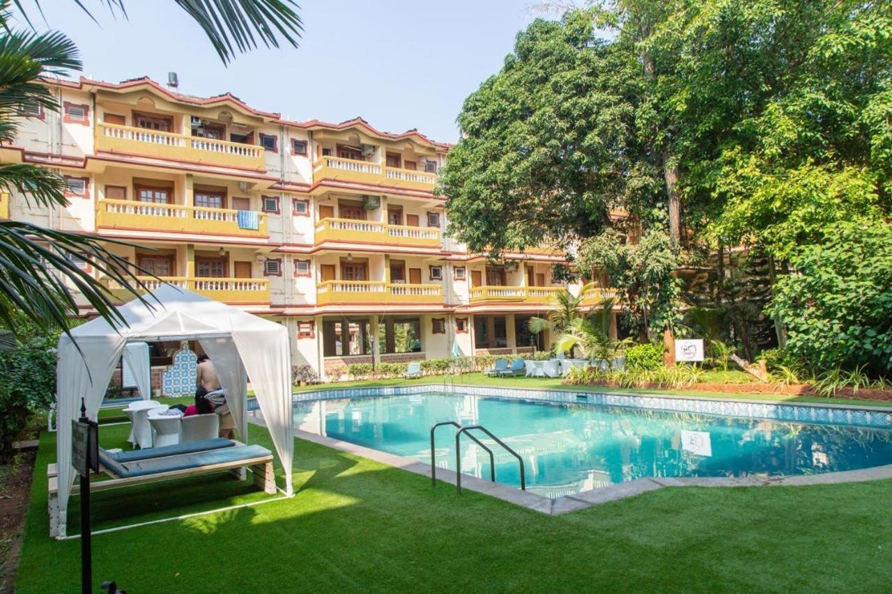 Quirky stays- 2bhk, Pool,Kitchen,Wifi Candolim - B&B