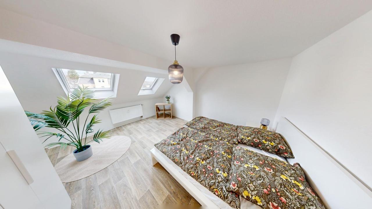Dachgeschossromantik genießen, Bushaltestelle fußläufig erreichbar, WLAN - B&B