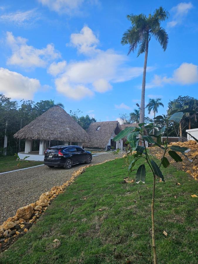 Charming Bungalow with Pool - B&B