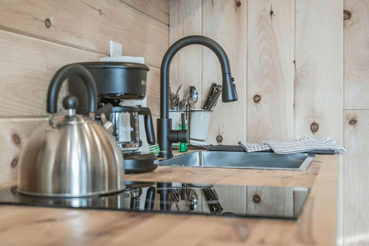 Charming Micro Home Escape: Unforgettable Glamping Experience in Colorado - B&B